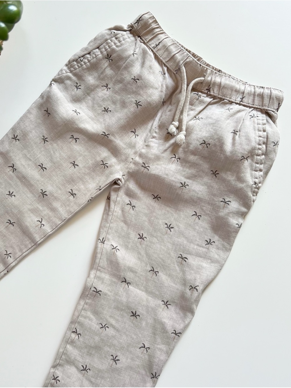 Rylee + Cru Linen Palm Tree Jogger Pants | Size 8-9